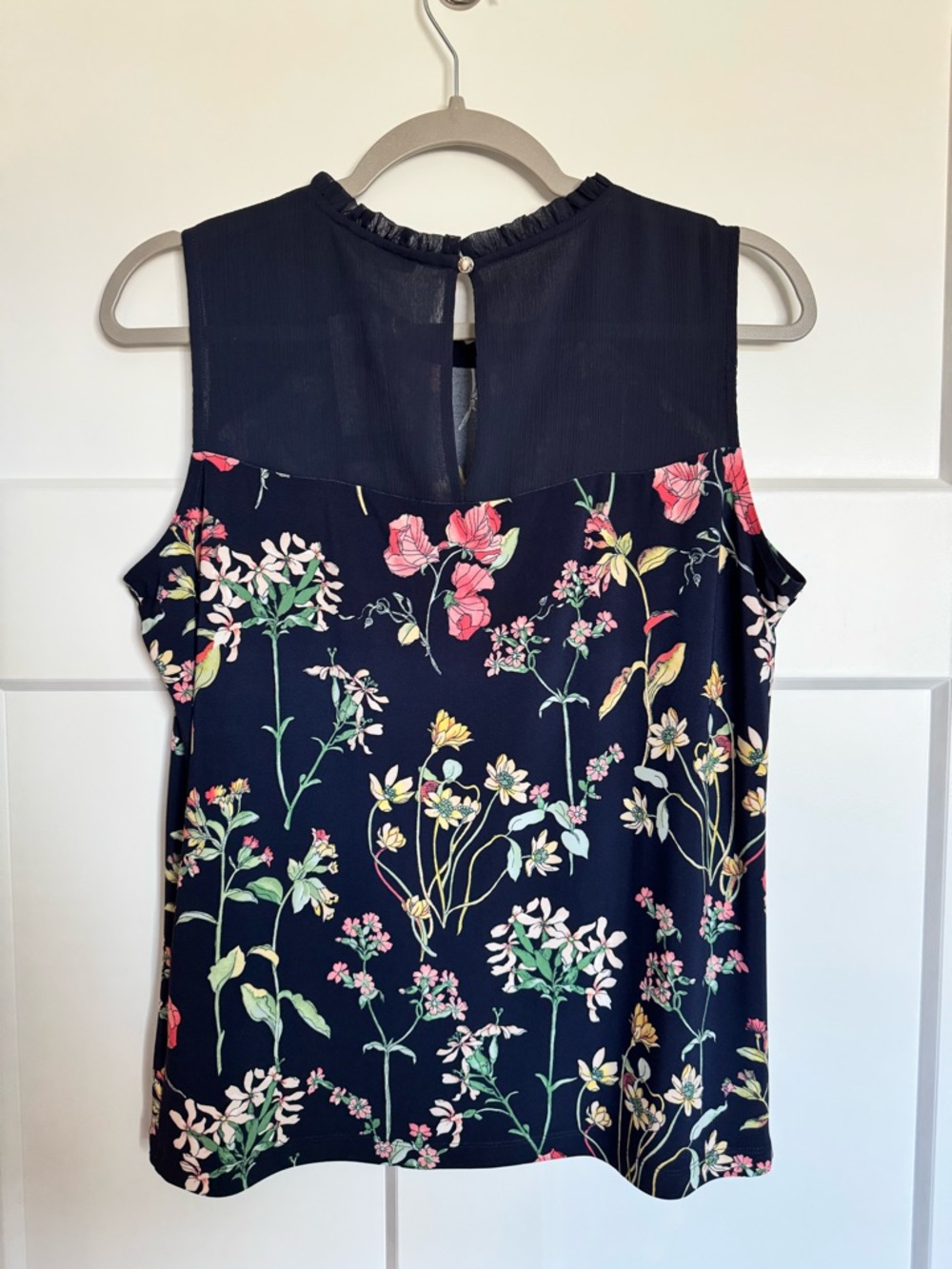 NWT Tommy Hilfiger Navy Carmellia Floral Ruffle Neck Sleeveless Tank Top Size M - Picture 3 of 15